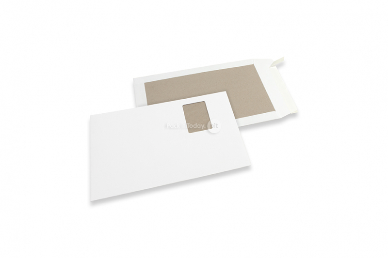 Sobres con dorso de cartón - 229 x 324 mm ventana a la izquierda 55 x 90 mm, posición de la ventana a 20 mm desde izquierda y 57 mm del parte superior, anverso kraft blanco de 120 gramos, reverso dúplex gris de 450 gramos, tira